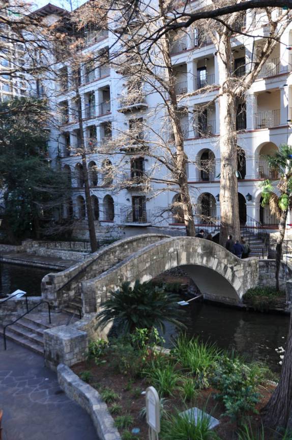 A bela River Walk, no centro de San Antonio, no sul do Texas, nos Estados Unidos